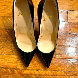 37 1/2 Christian Louboutin black patent leather red bottoms